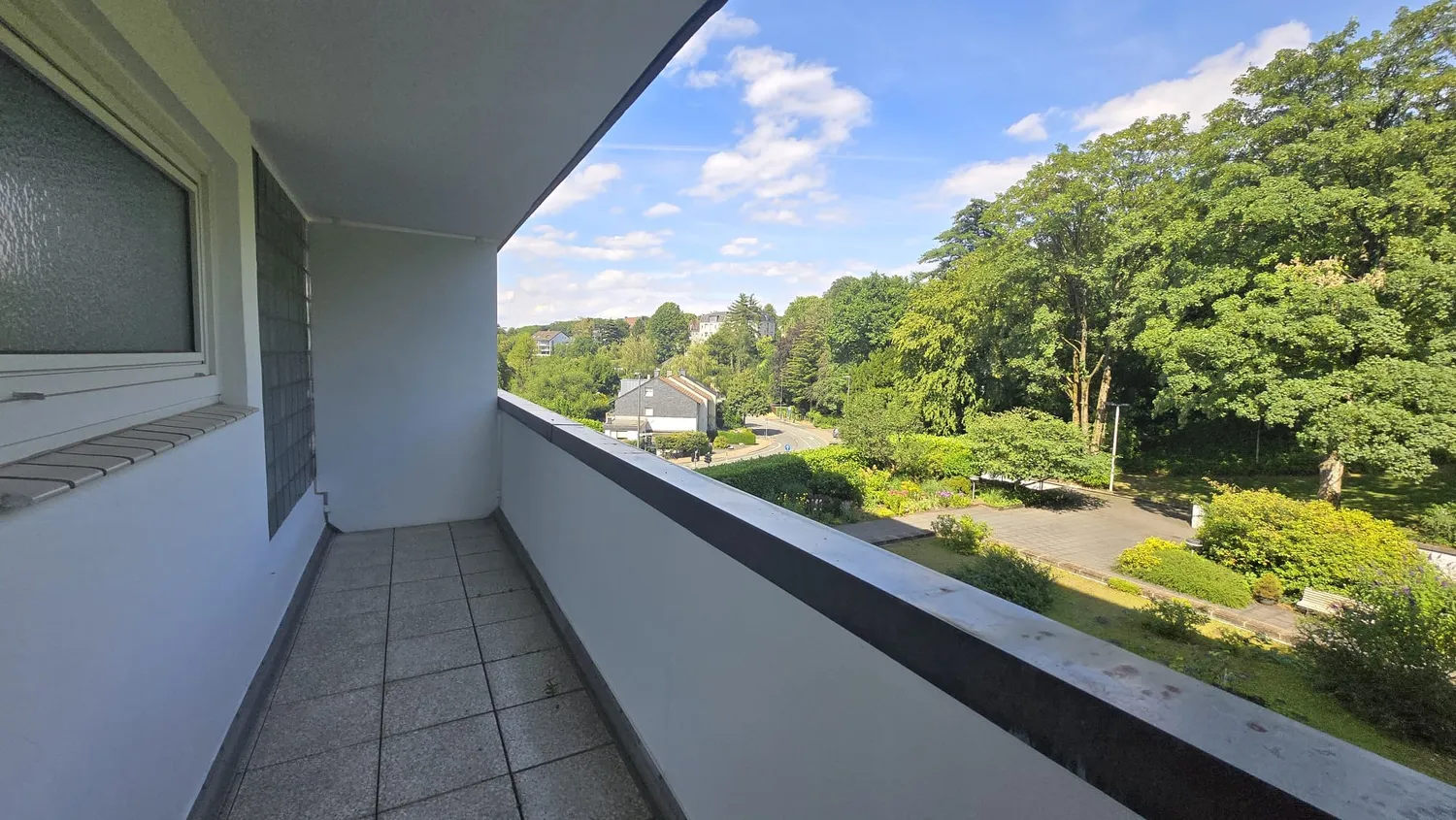 2 Zimmer Wohnung mit 76 m² in Wuppertal – Bild 2