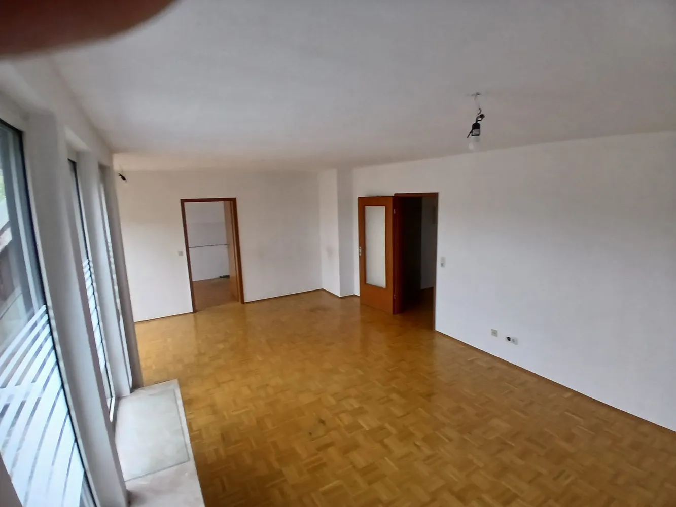 2 Zimmer Wohnung mit 85 m² in Krefeld – Bild 1