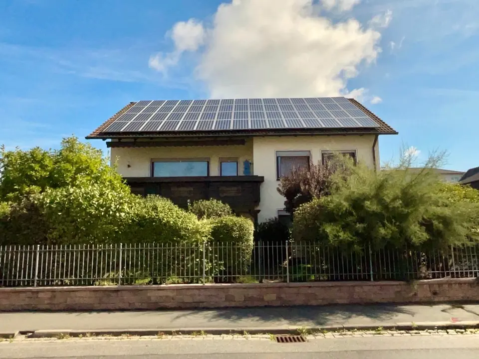 8 Zimmer Haus mit 235 m² in Sonneberg – Bild 1