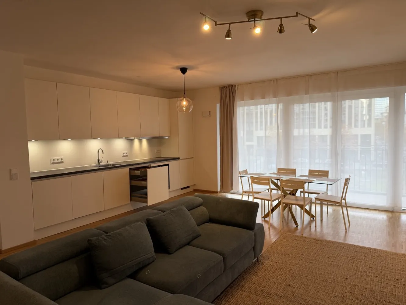 4 room apartment with 110 m² in Frankfurt am Main – Photo 1