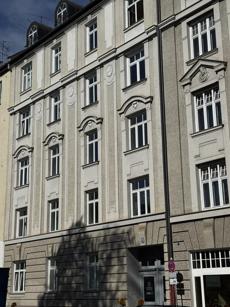 4 Zimmer Wohnung mit 95 m² in München – Bild 2