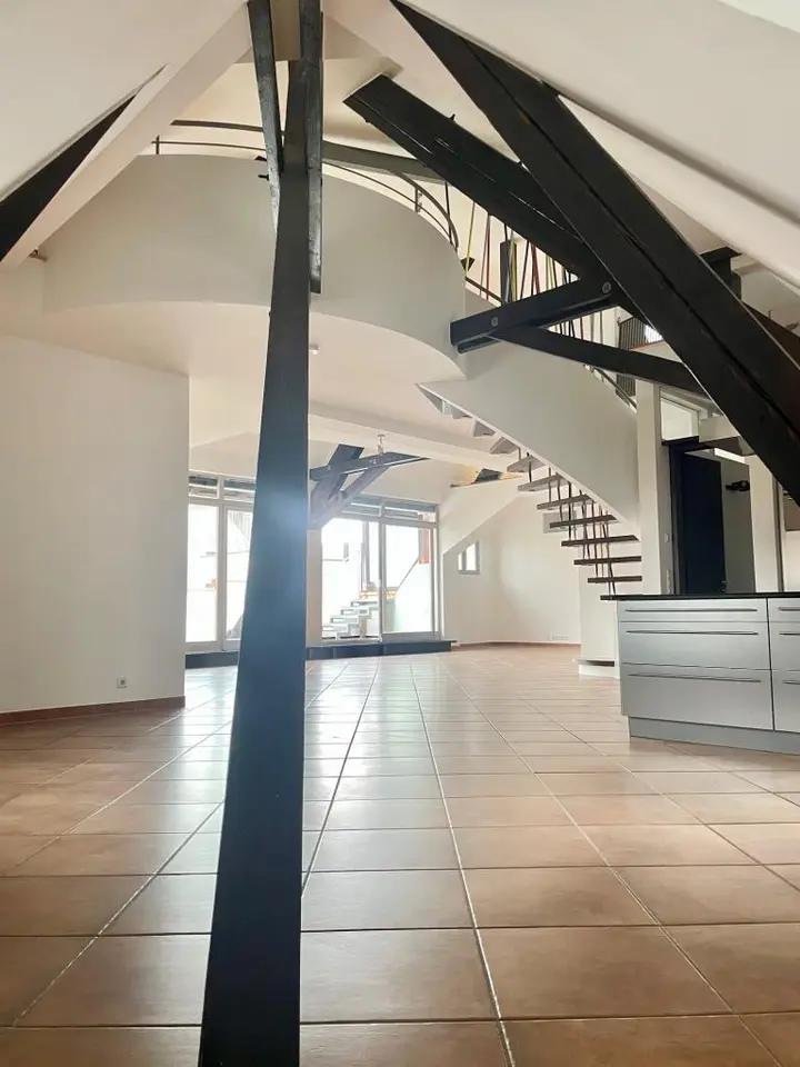 5 Zimmer Wohnung mit 264 m² in Regensburg – Bild 7