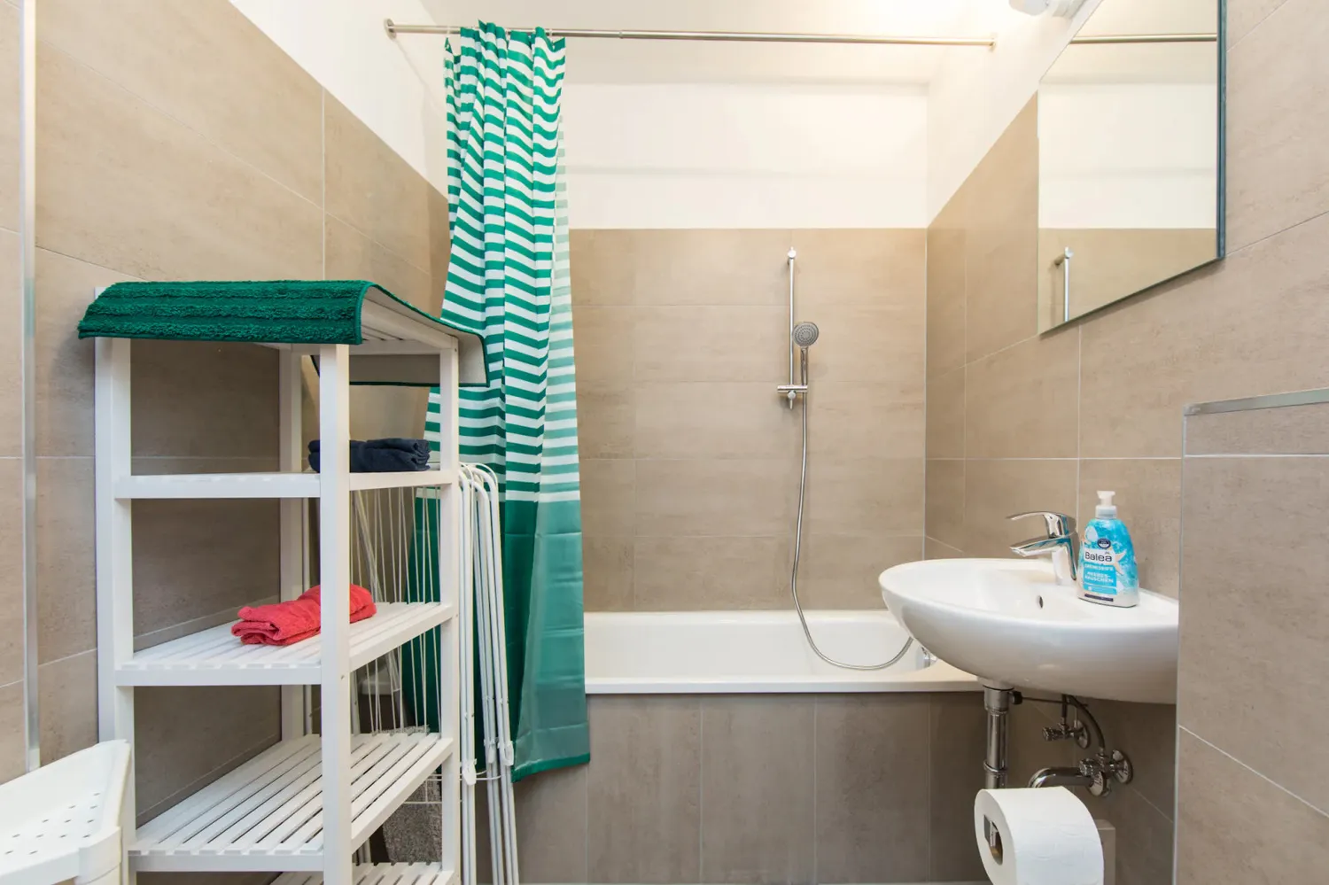 Shared room with 8 m² in Berlin – Photo 9