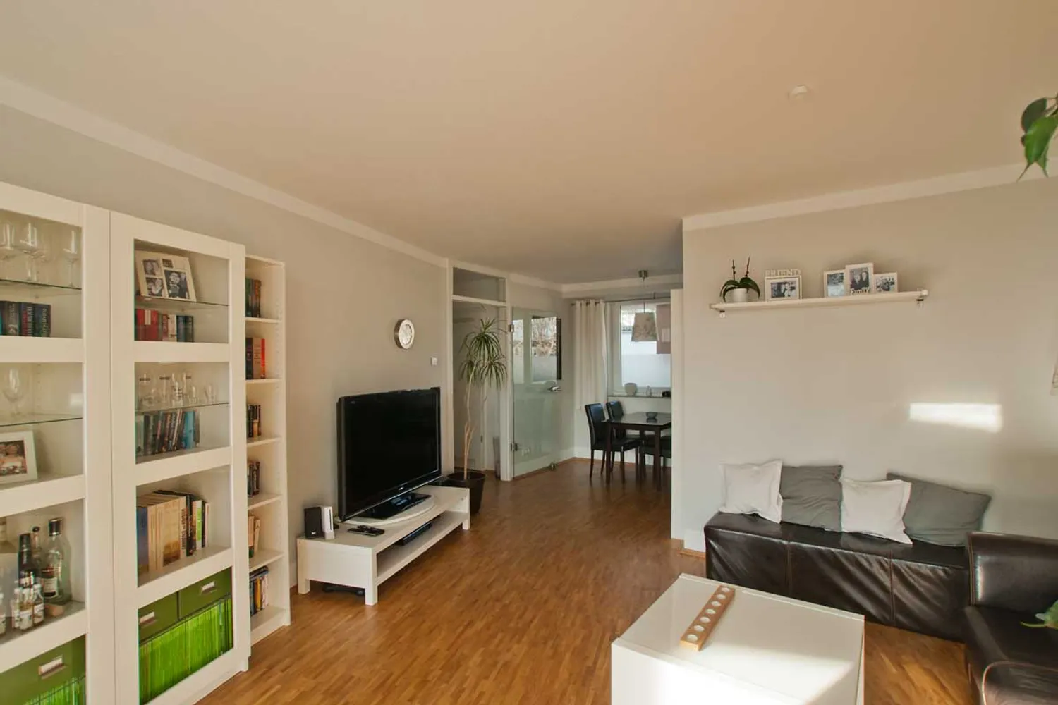2 Zimmer Wohnung mit 67 m² in Köln – Bild 2