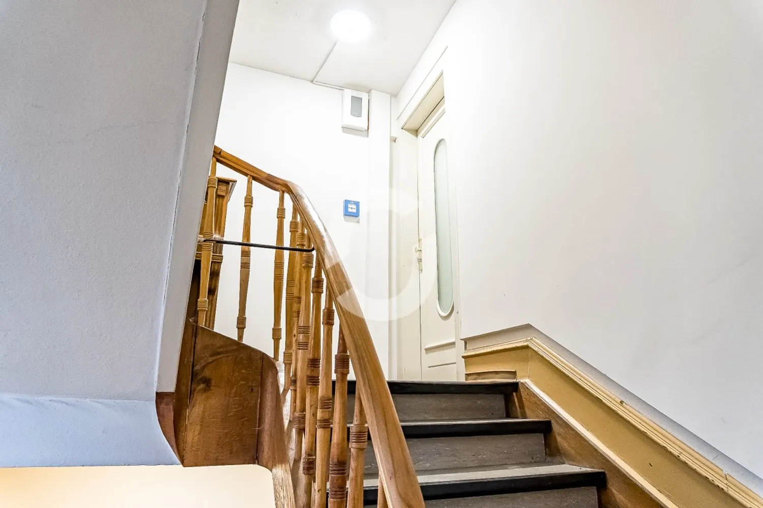 7 Zimmer Wohnung mit 150 m² in Stuttgart – Bild 3