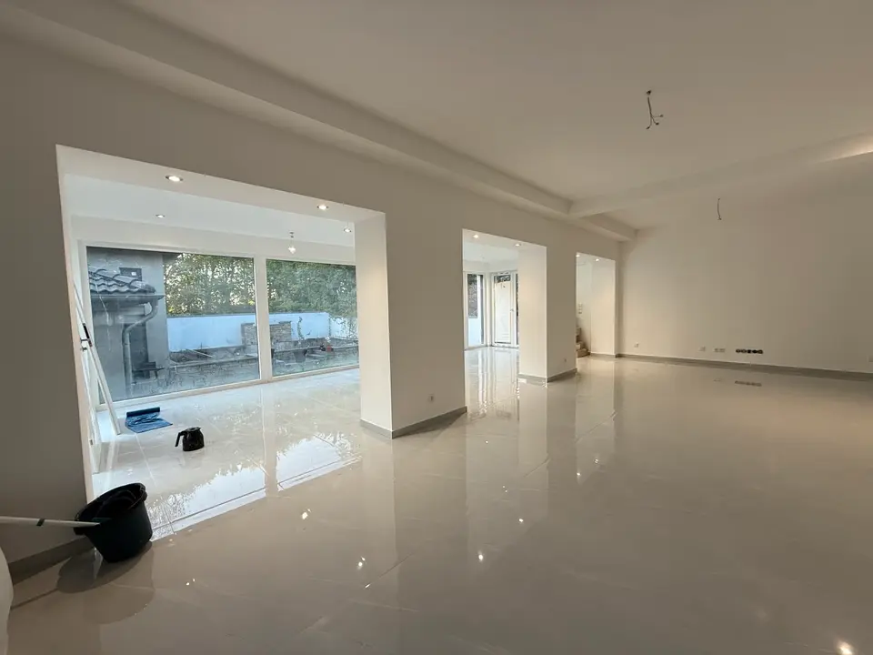 7 Zimmer Wohnung mit 250 m² in Essen – Bild 3