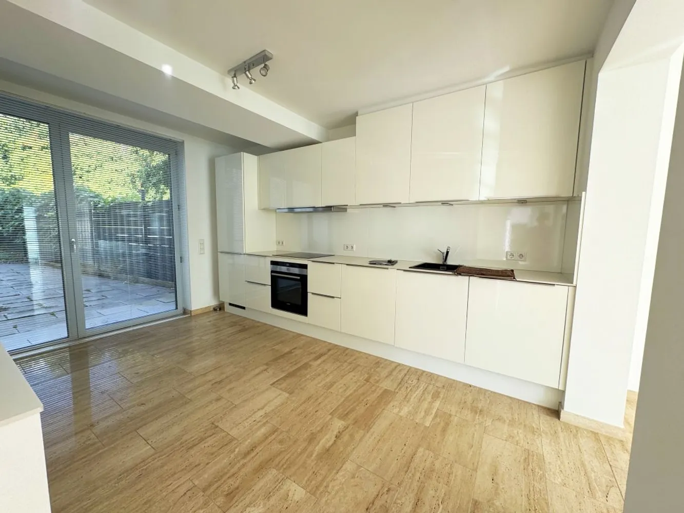2 Zimmer Wohnung mit 110 m² in Wiesbaden – Bild 8