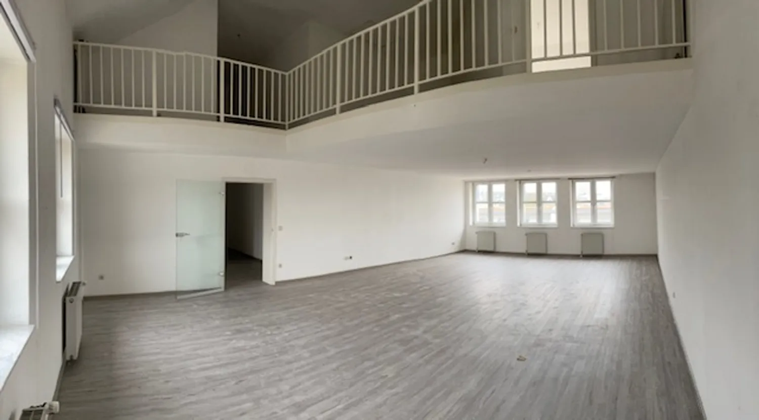 4 room apartment with 170 m² in Duisburg – Photo 1