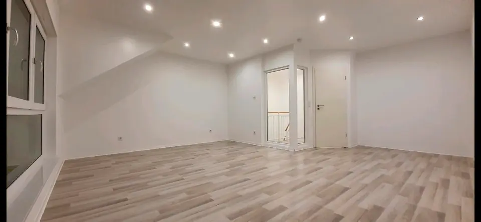 5 Zimmer Haus mit 150 m² in Rüsselsheim am Main – Bild 2