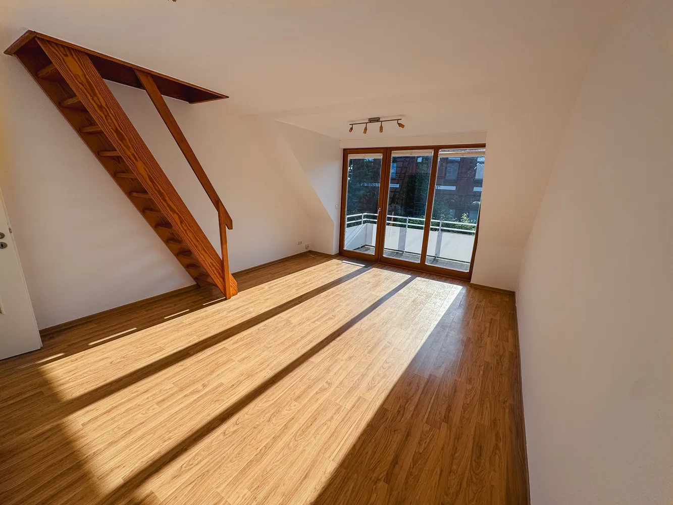 4 Zimmer Wohnung mit 93 m² in Kiel – Bild 1