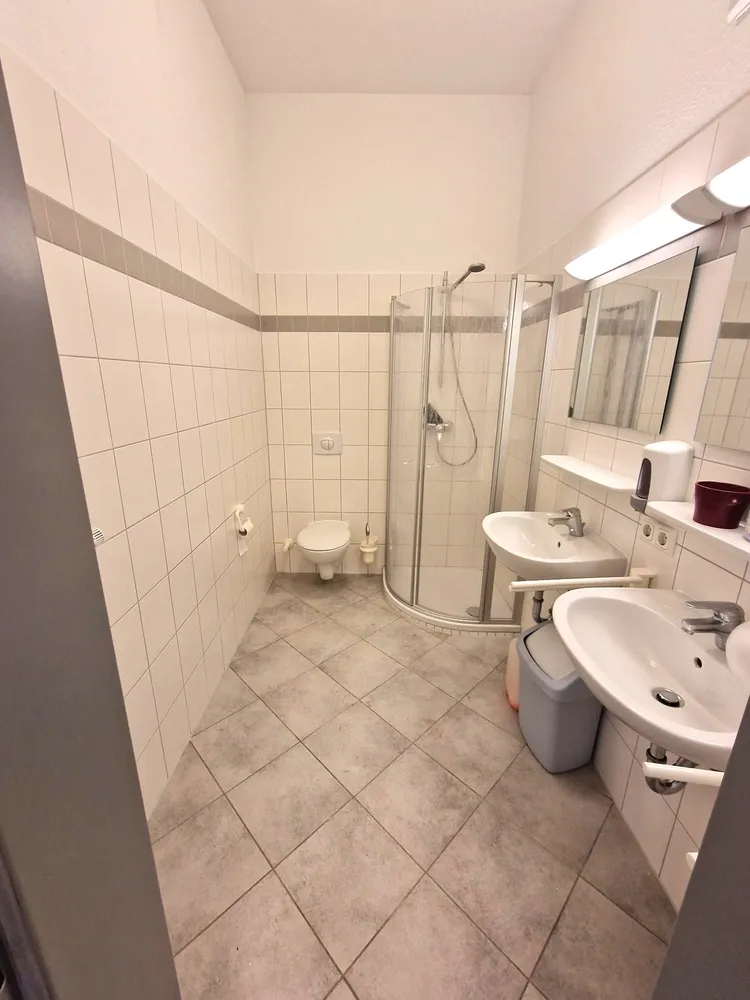 2 Zimmer Wohnung mit 90 m² in Hof – Bild 1