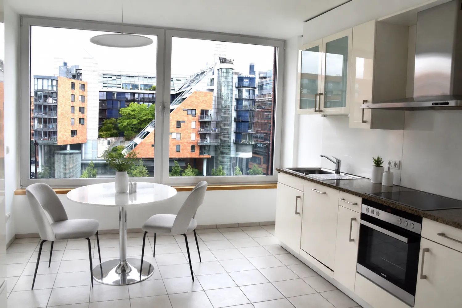 2 Zimmer Wohnung mit 121 m² in Berlin – Bild 7