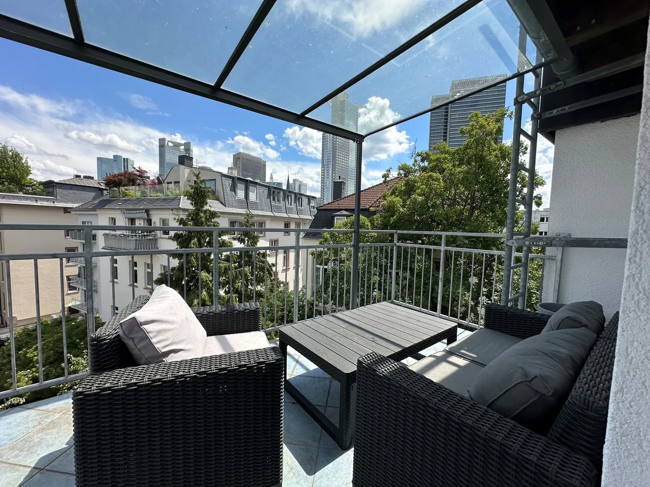 2 Zimmer Wohnung mit 75 m² in Frankfurt am Main – Bild 2