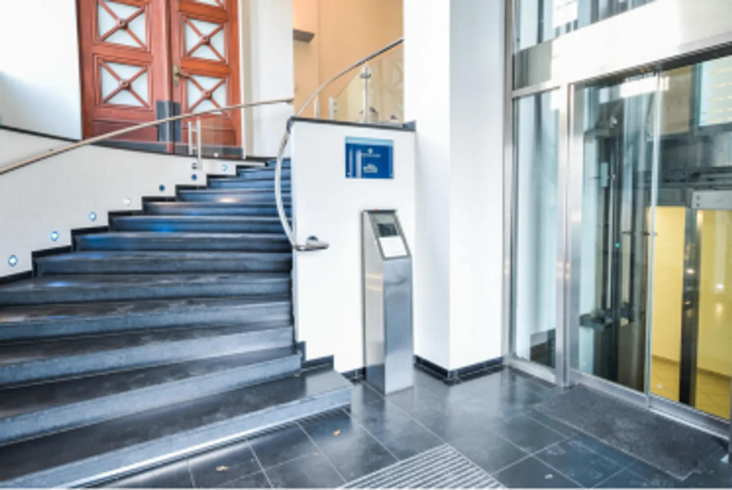 7 Zimmer Wohnung mit 220 m² in Kiel – Bild 3