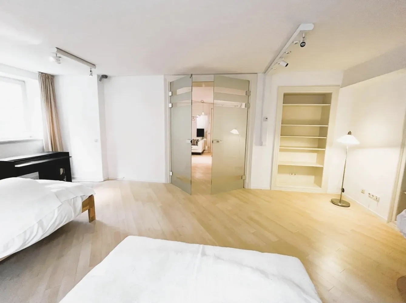 2 Zimmer Wohnung mit 70 m² in Hamburg – Bild 2