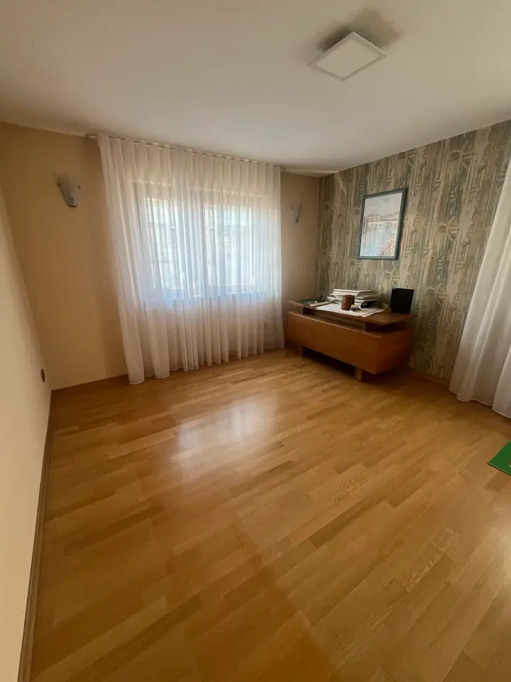 6 Zimmer Wohnung mit 180 m² in Stuttgart – Bild 10