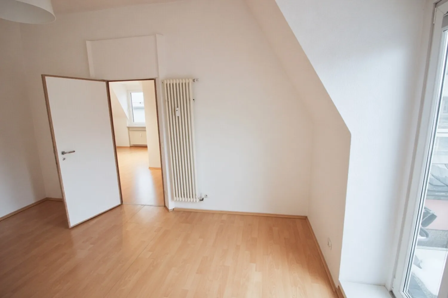 4 Zimmer Wohnung mit 100 m² in Frankfurt am Main – Bild 3