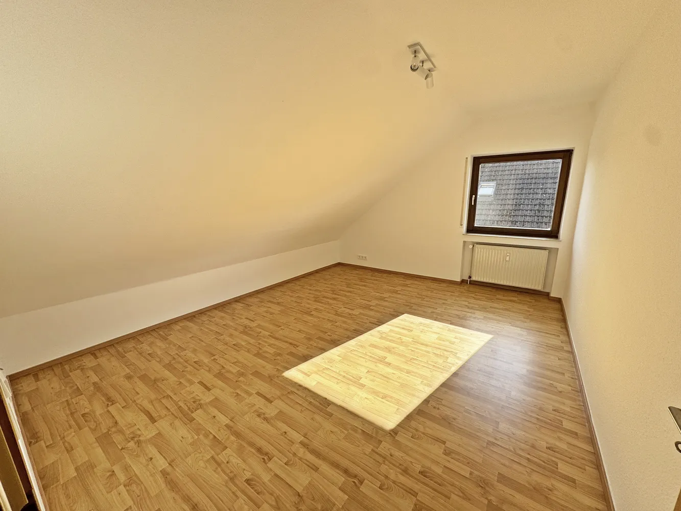 2 Zimmer Wohnung mit 68 m² in Wiesbaden – Bild 2