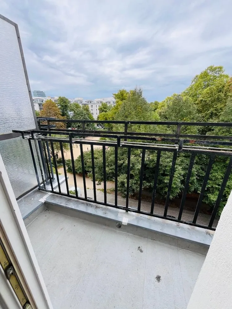 2 room apartment with 80 m² in Berlin – Photo 3