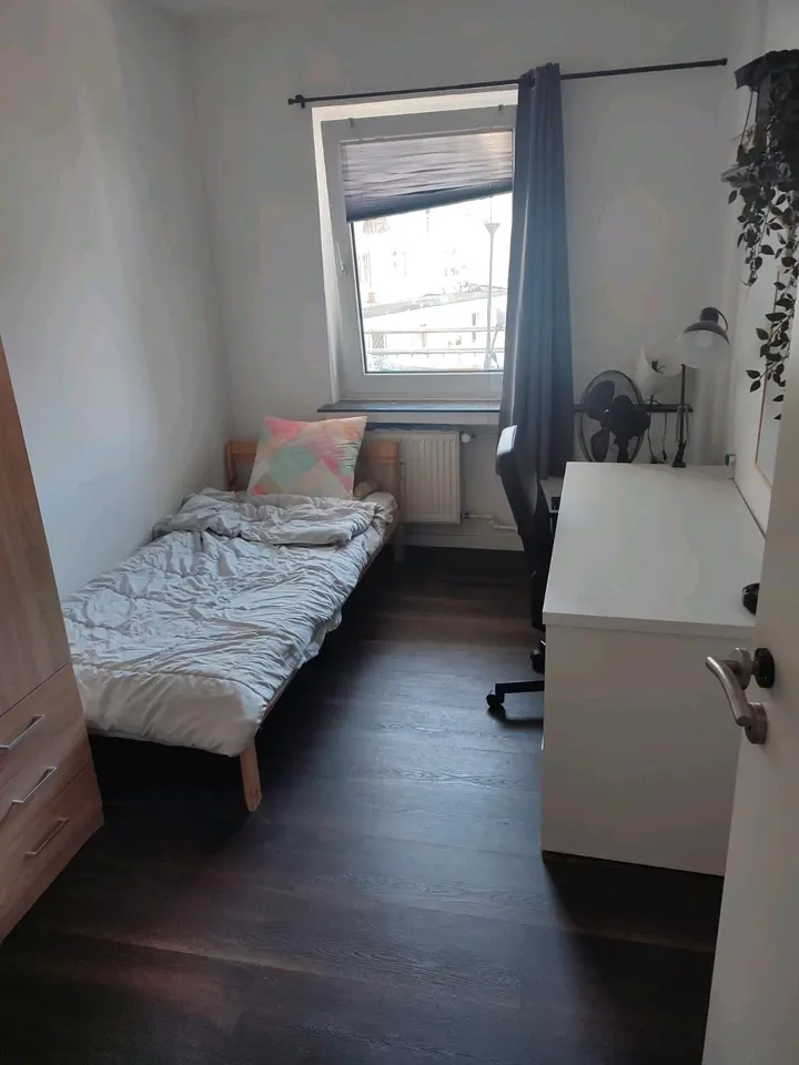 1 Zimmer Wohnung mit 130 m² in Leverkusen – Bild 1