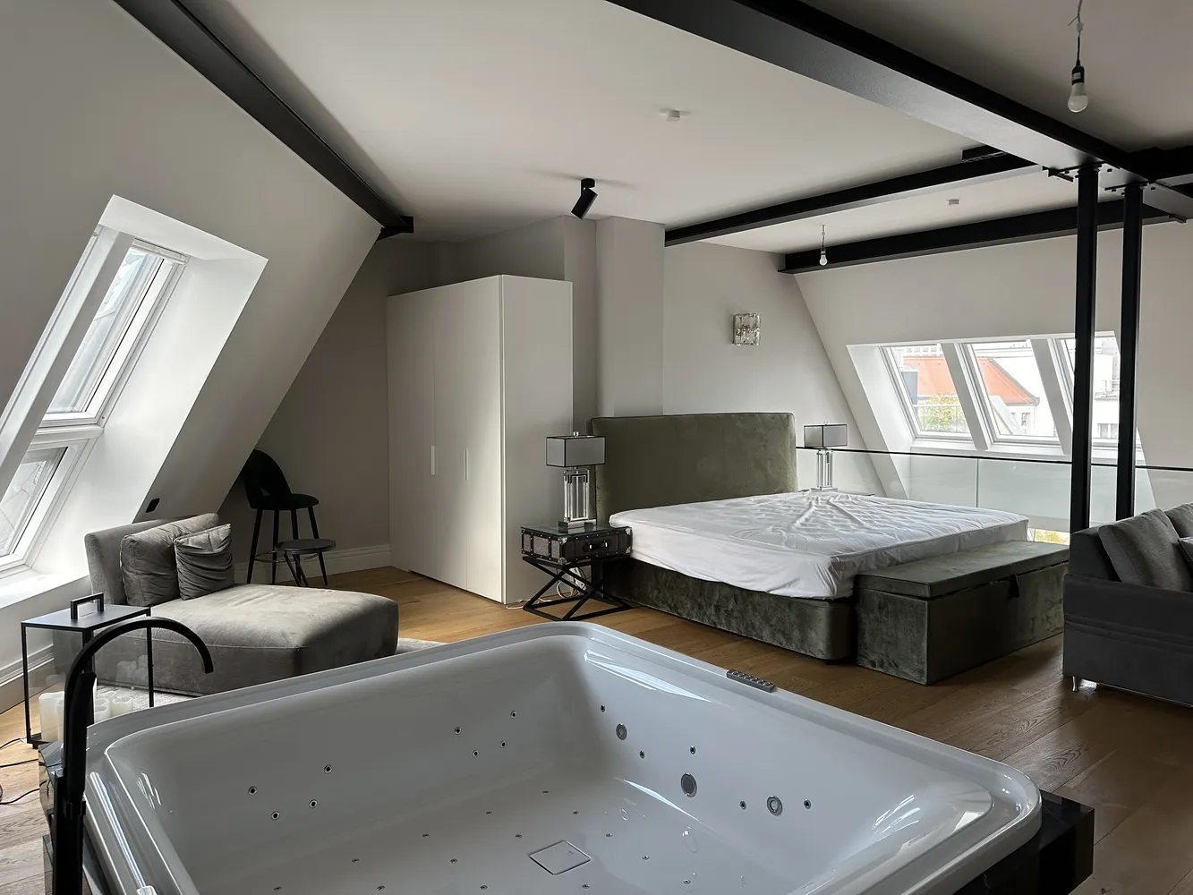 3 Zimmer Wohnung mit 240 m² in Berlin – Bild 1