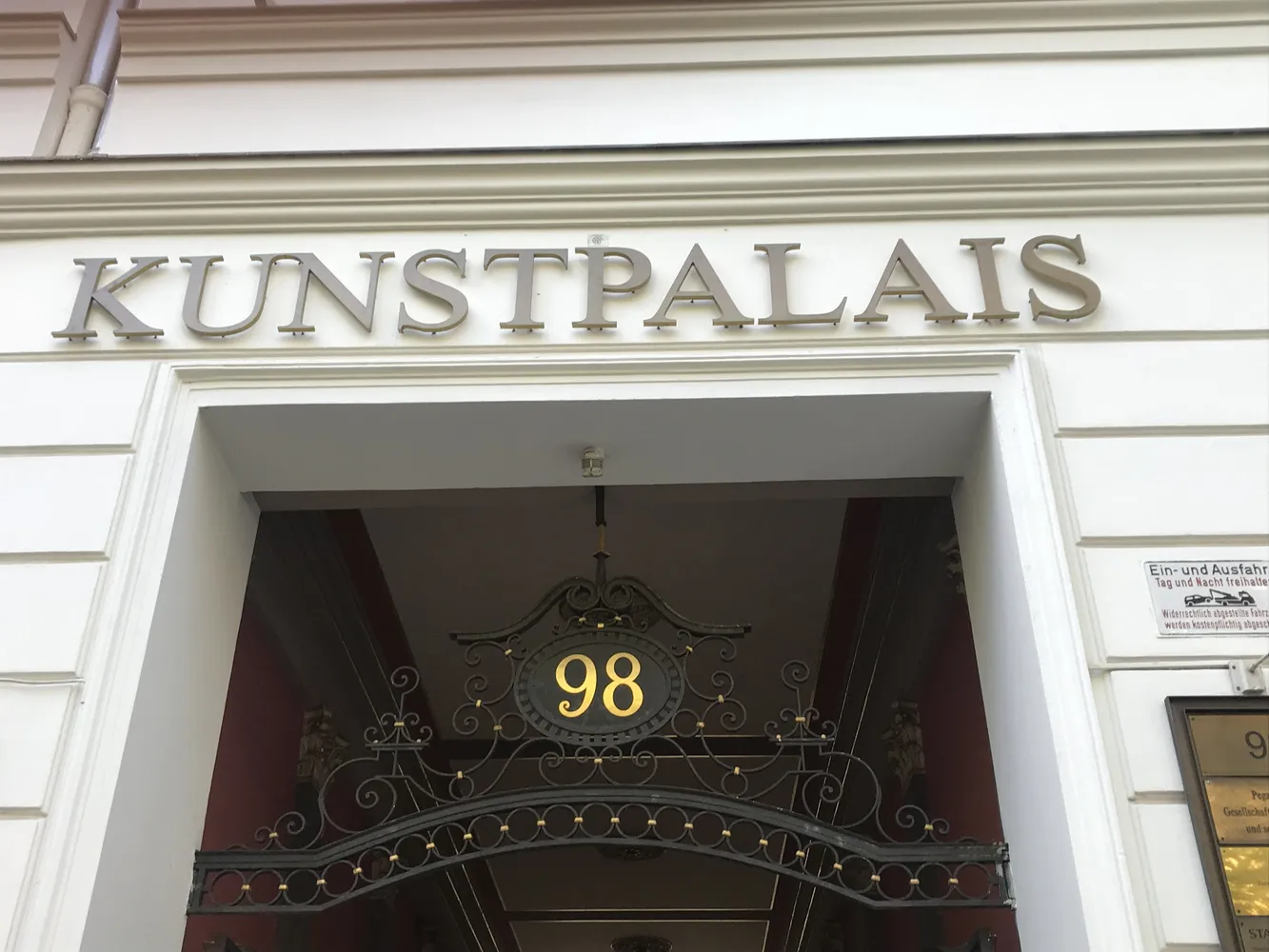 5 Zimmer Wohnung mit 178 m² in Berlin – Bild 1