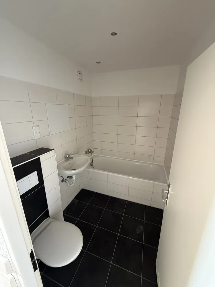 1 Zimmer Wohnung mit 65 m² in Halle (Saale) – Bild 7