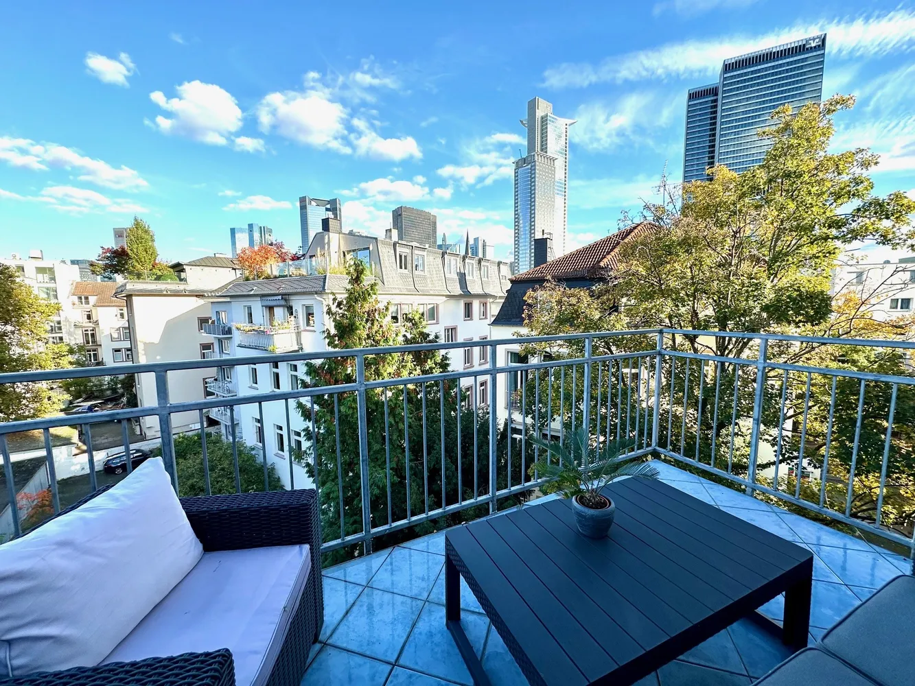 2 Zimmer Wohnung mit 75 m² in Frankfurt am Main – Bild 4