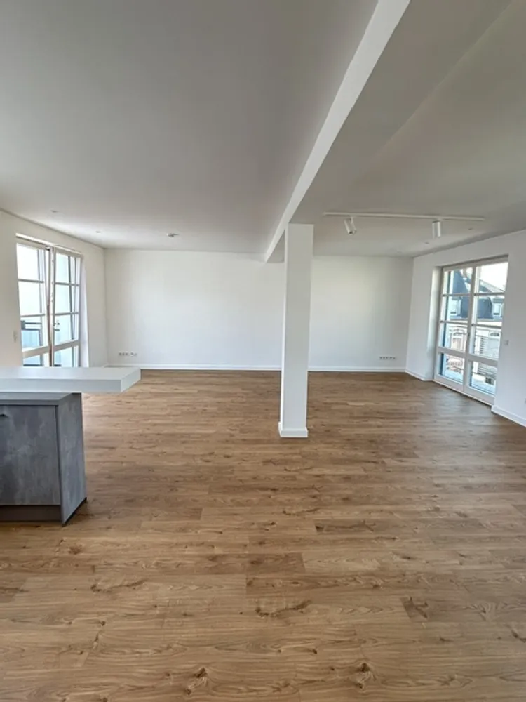 2 Zimmer Wohnung mit 91 m² in Frankfurt am Main – Bild 1