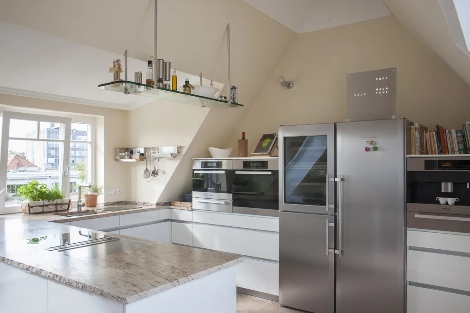 4 Zimmer Wohnung mit 160 m² in München – Bild 2
