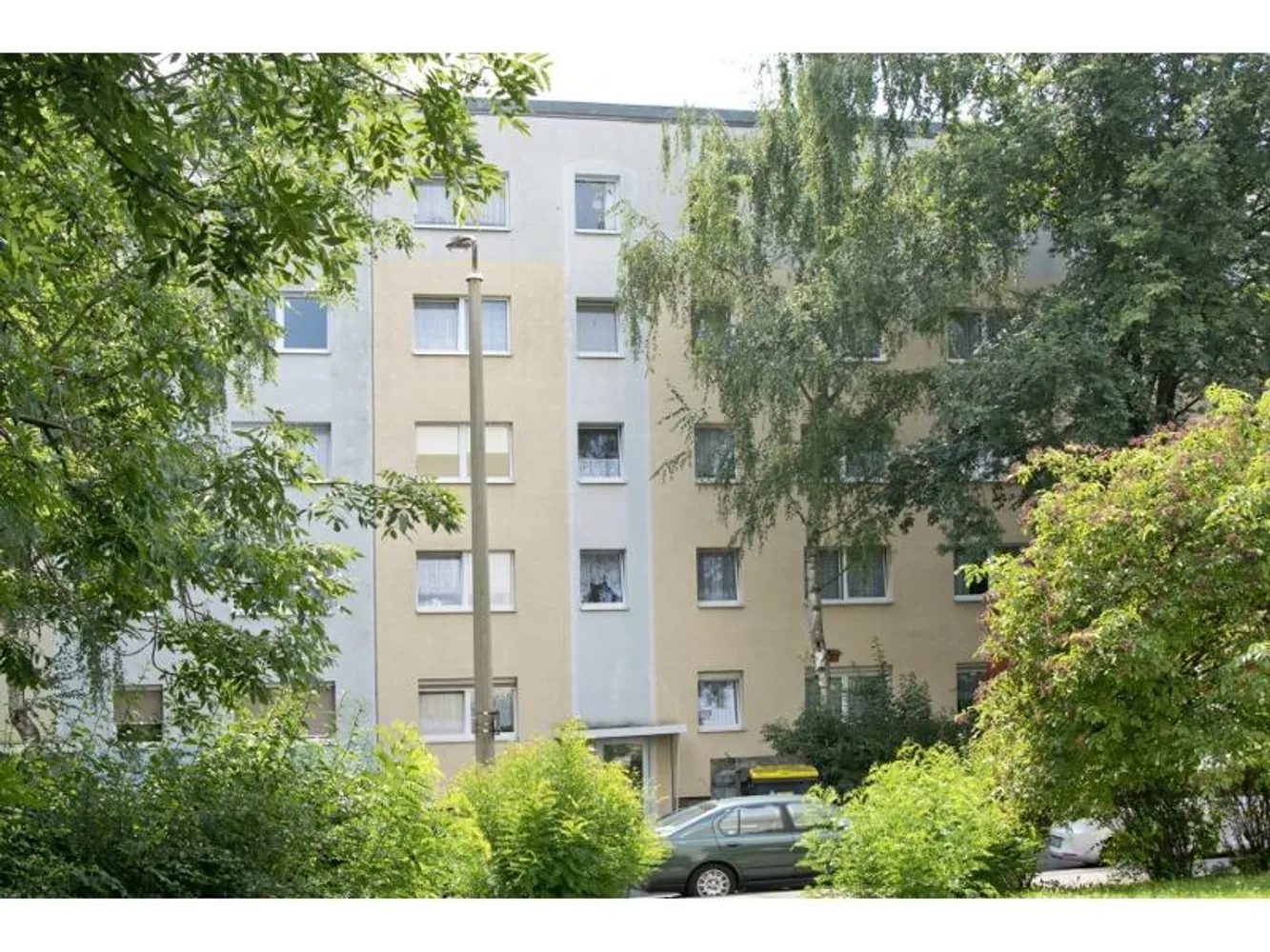5 Zimmer Wohnung mit 113 m² in Halle (Saale) – Bild 2