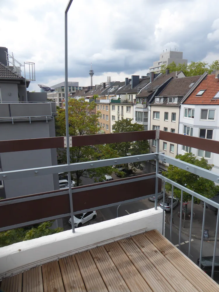 4 Zimmer Wohnung mit 162 m² in Düsseldorf – Bild 2