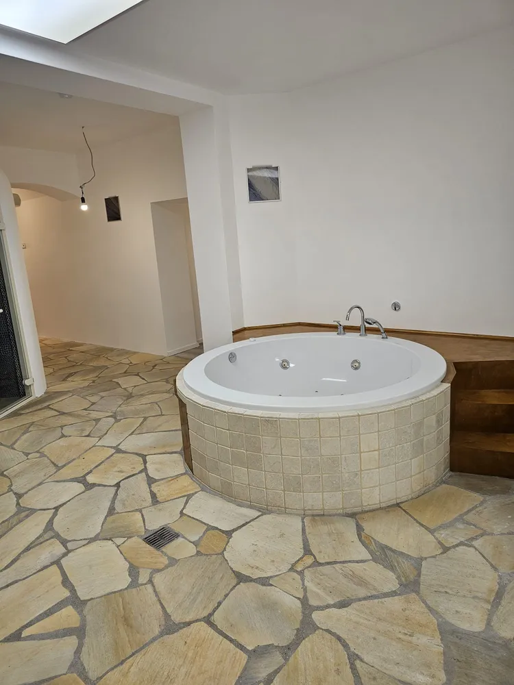 2 Zimmer Wohnung mit 108 m² in Wiesbaden – Bild 12