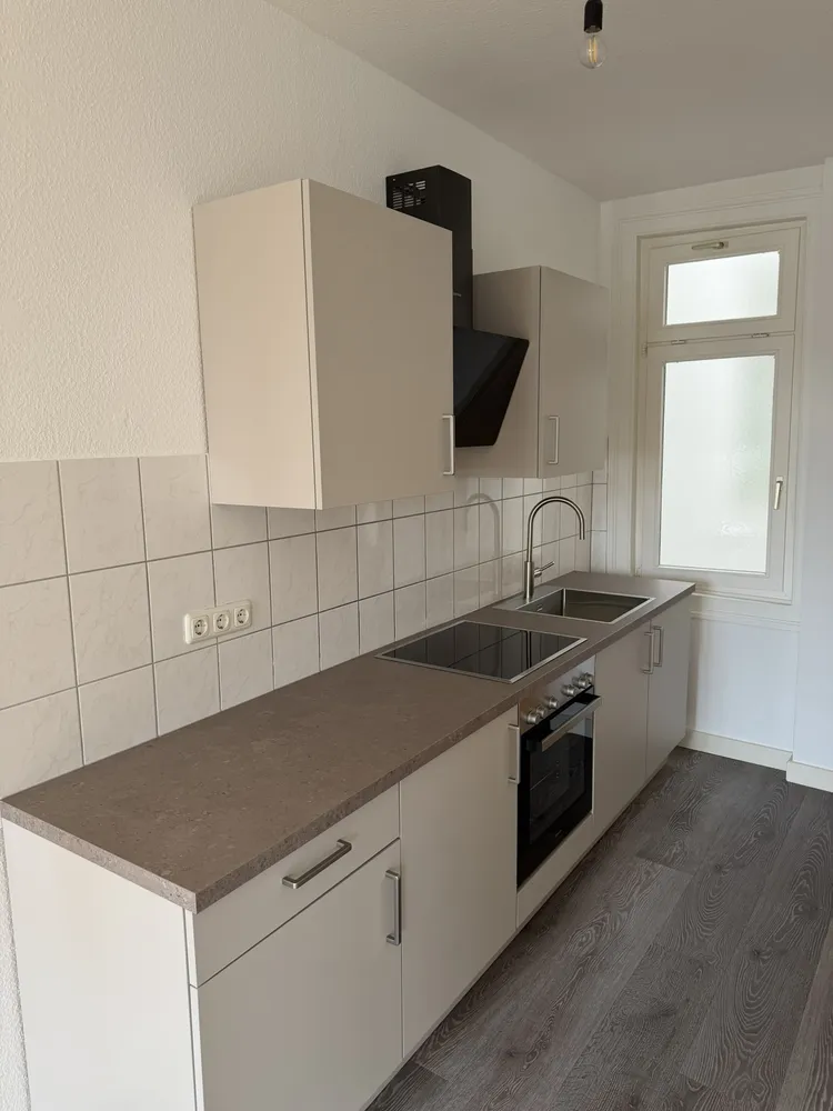 6 Zimmer Wohnung mit 141 m² in Wiesbaden – Bild 2