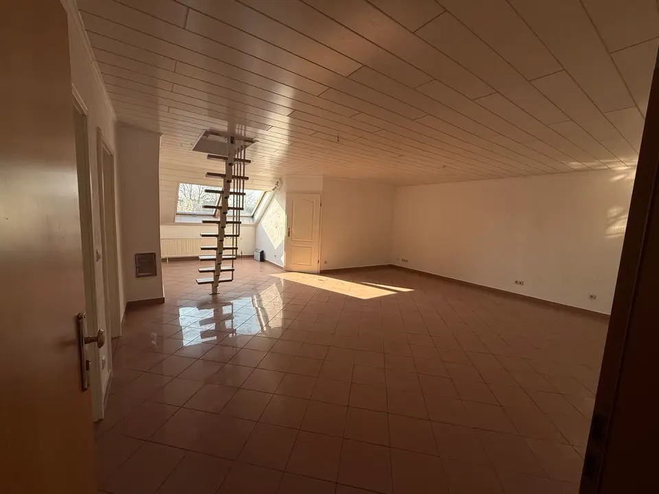 5 Zimmer Wohnung mit 110 m² in Karlsruhe – Bild 1
