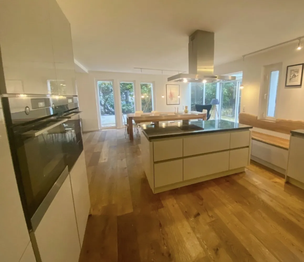 7 Zimmer Haus mit 240 m² in Düsseldorf – Bild 1