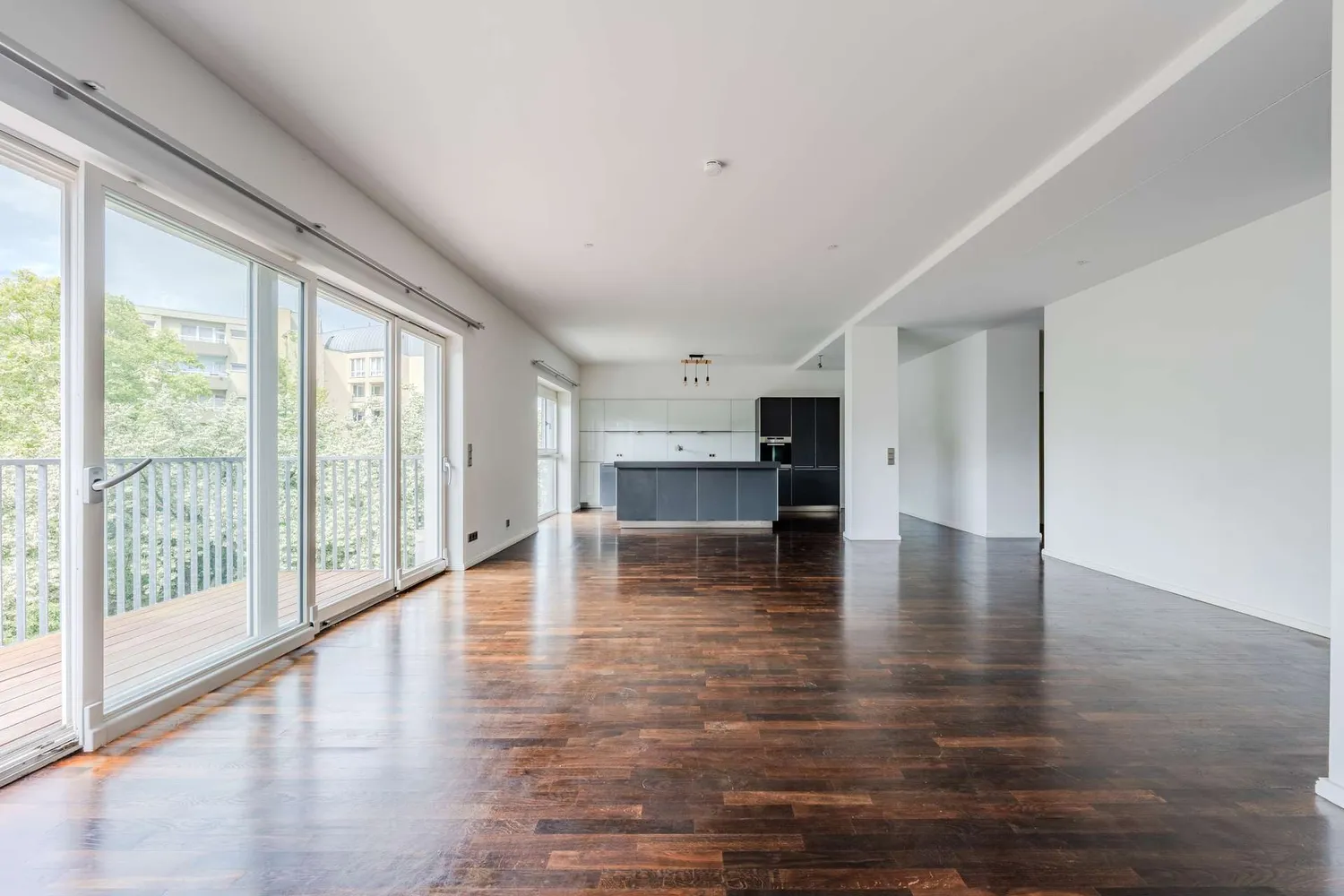 4 Zimmer Wohnung mit 145 m² in Berlin – Bild 2
