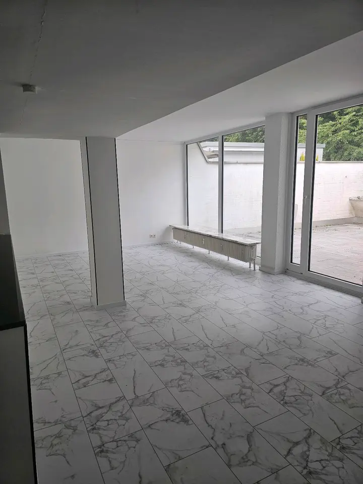 5 Zimmer Wohnung mit 140 m² in Bergisch Gladbach – Bild 1
