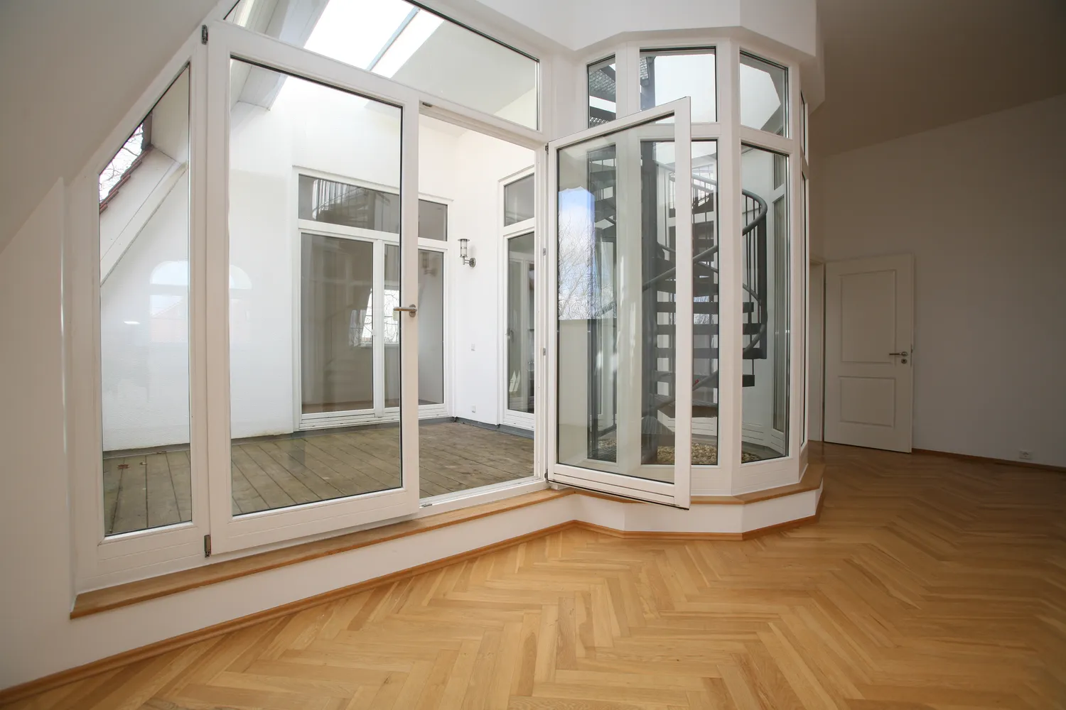 5 Zimmer Wohnung mit 166 m² in Leipzig – Bild 2