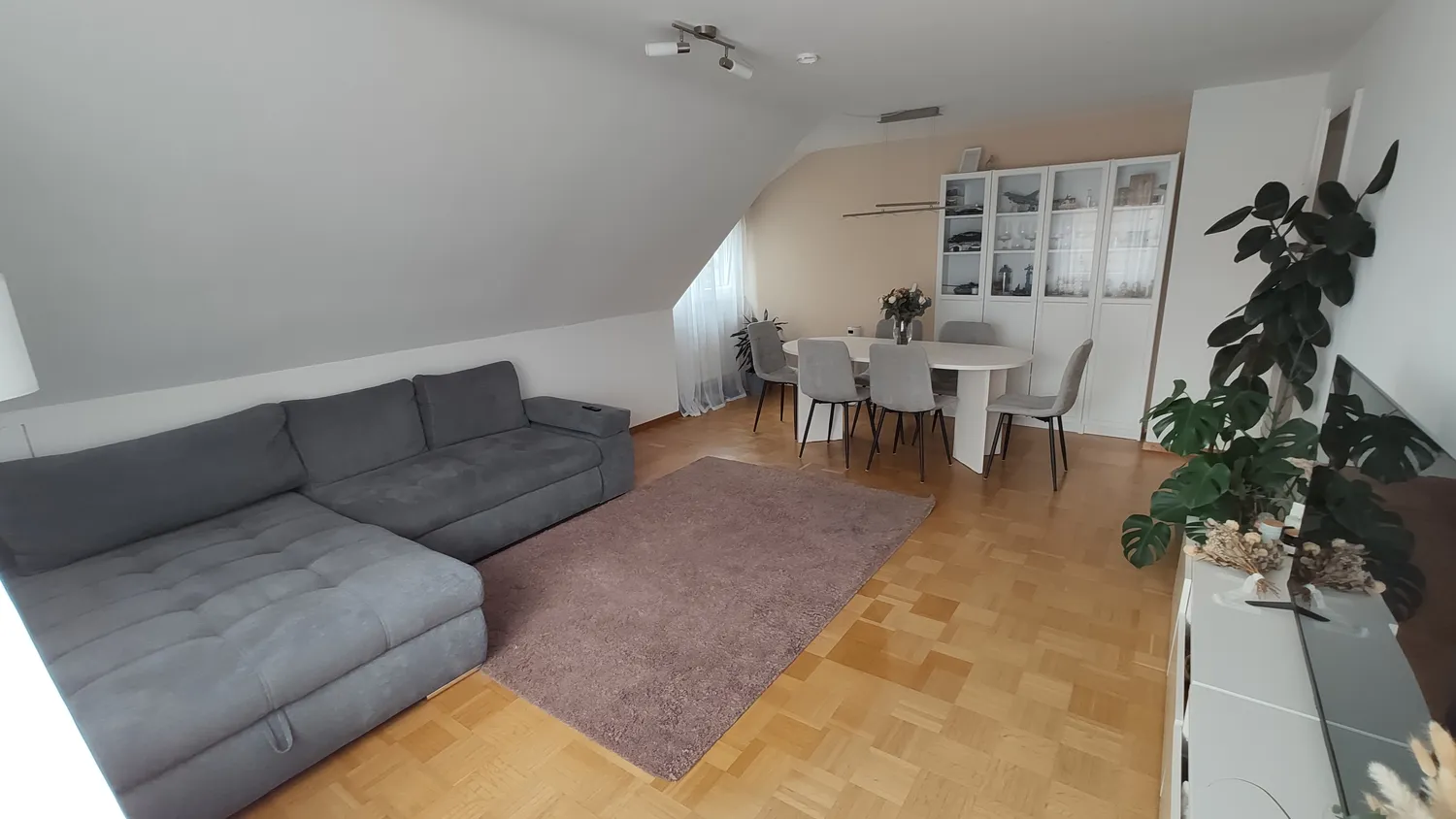 4 Zimmer Wohnung mit 87 m² in Stuttgart – Bild 1
