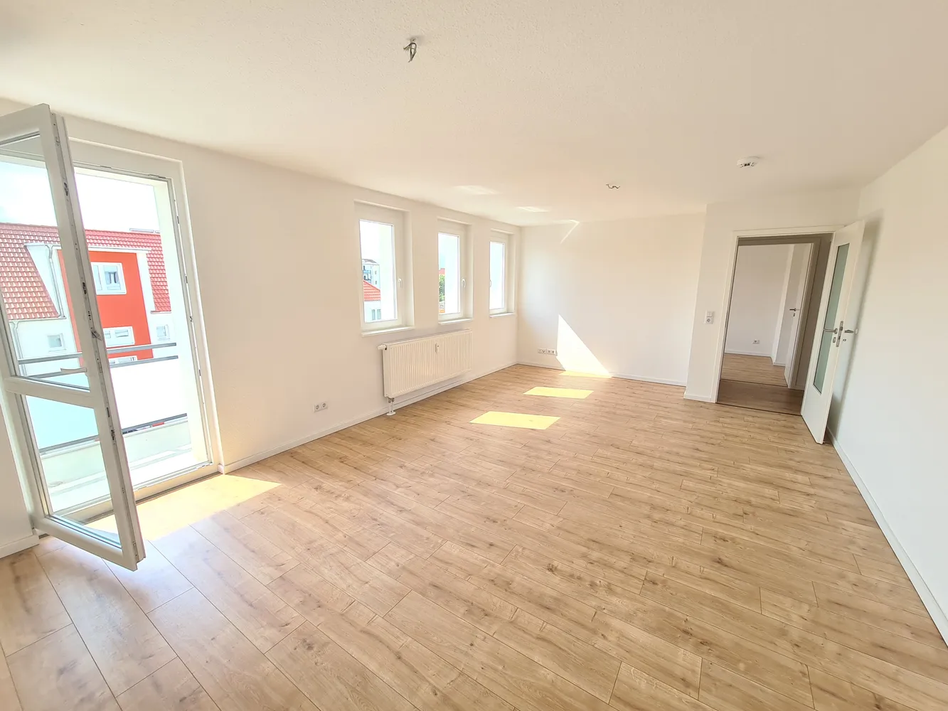 4 Zimmer Wohnung mit 100 m² in Magdeburg – Bild 2
