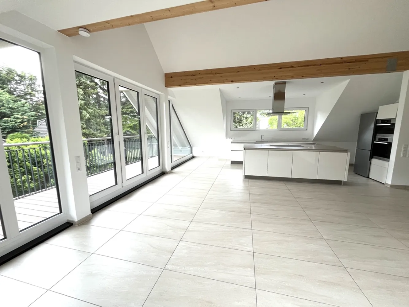 4 Zimmer Wohnung mit 150 m² in Köln – Bild 2