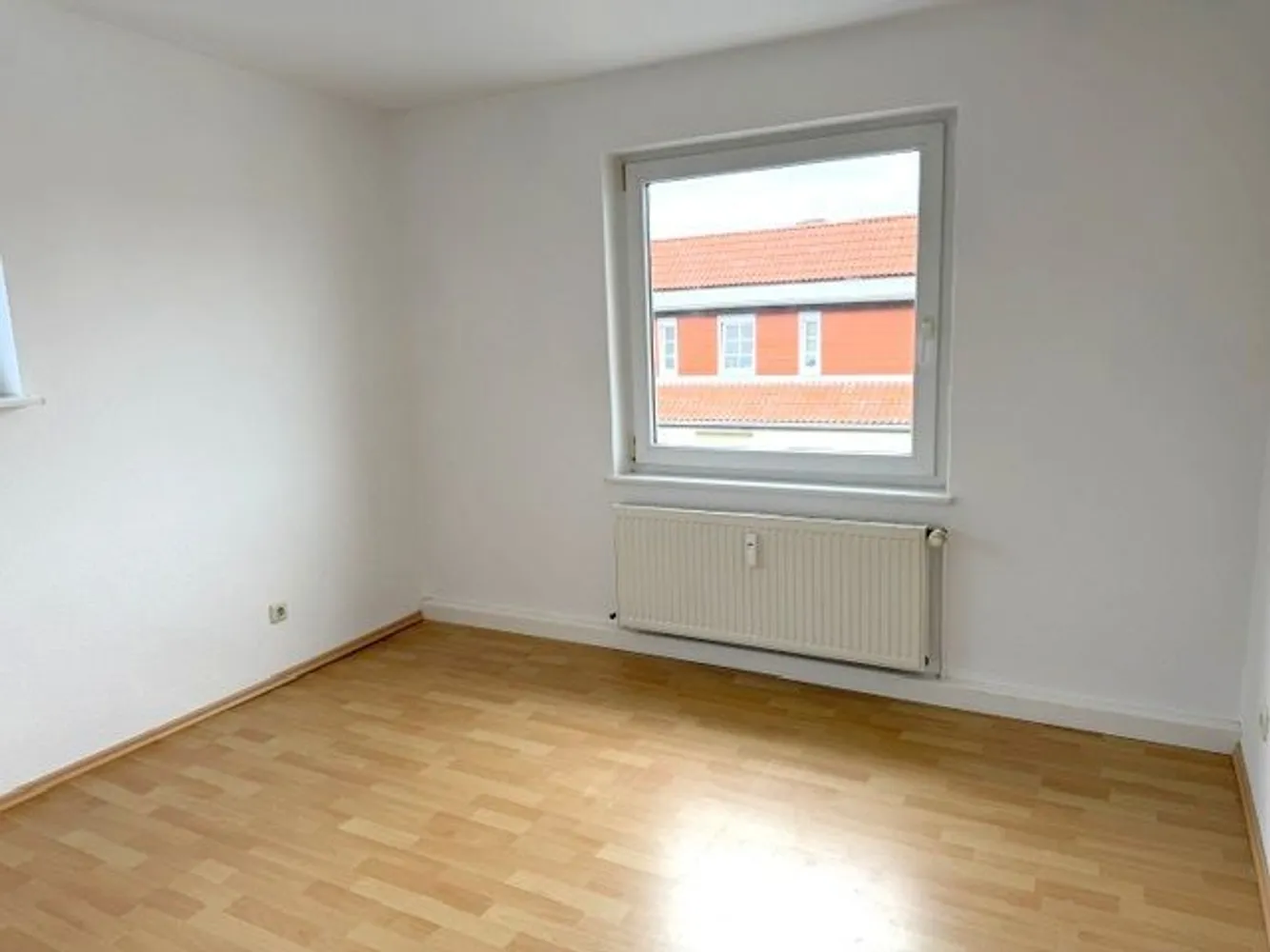 4 Zimmer Wohnung mit 100 m² in Güstrow – Bild 2