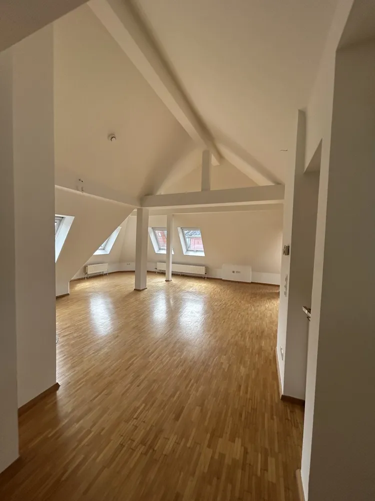 4 Zimmer Wohnung mit 119 m² in Stuttgart – Bild 3