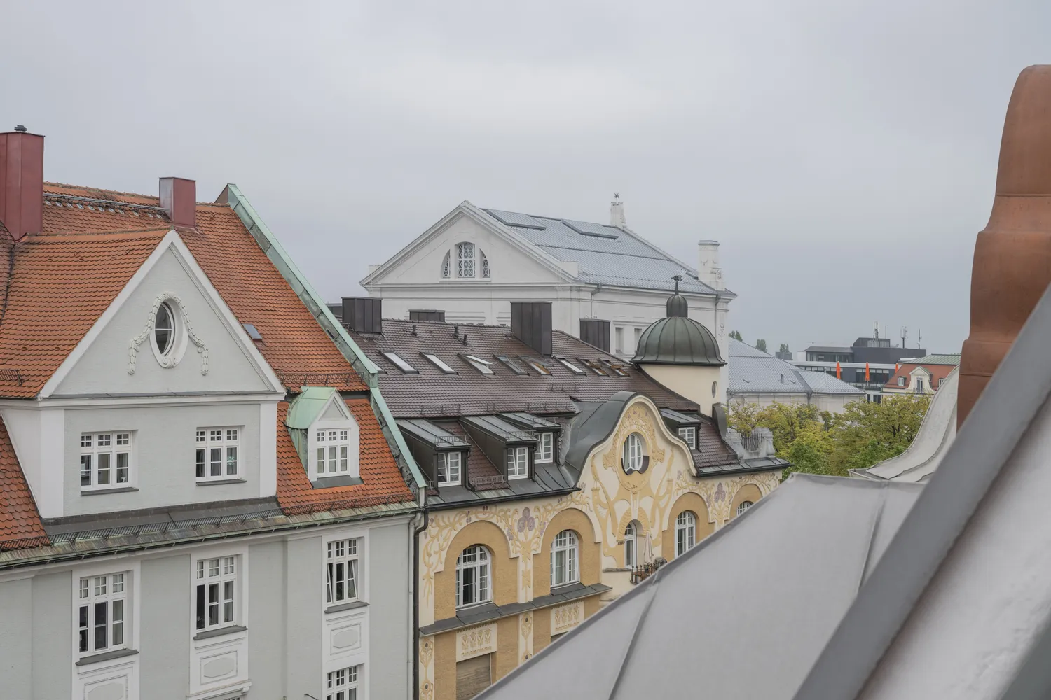 5 Zimmer Wohnung mit 261 m² in München – Bild 2