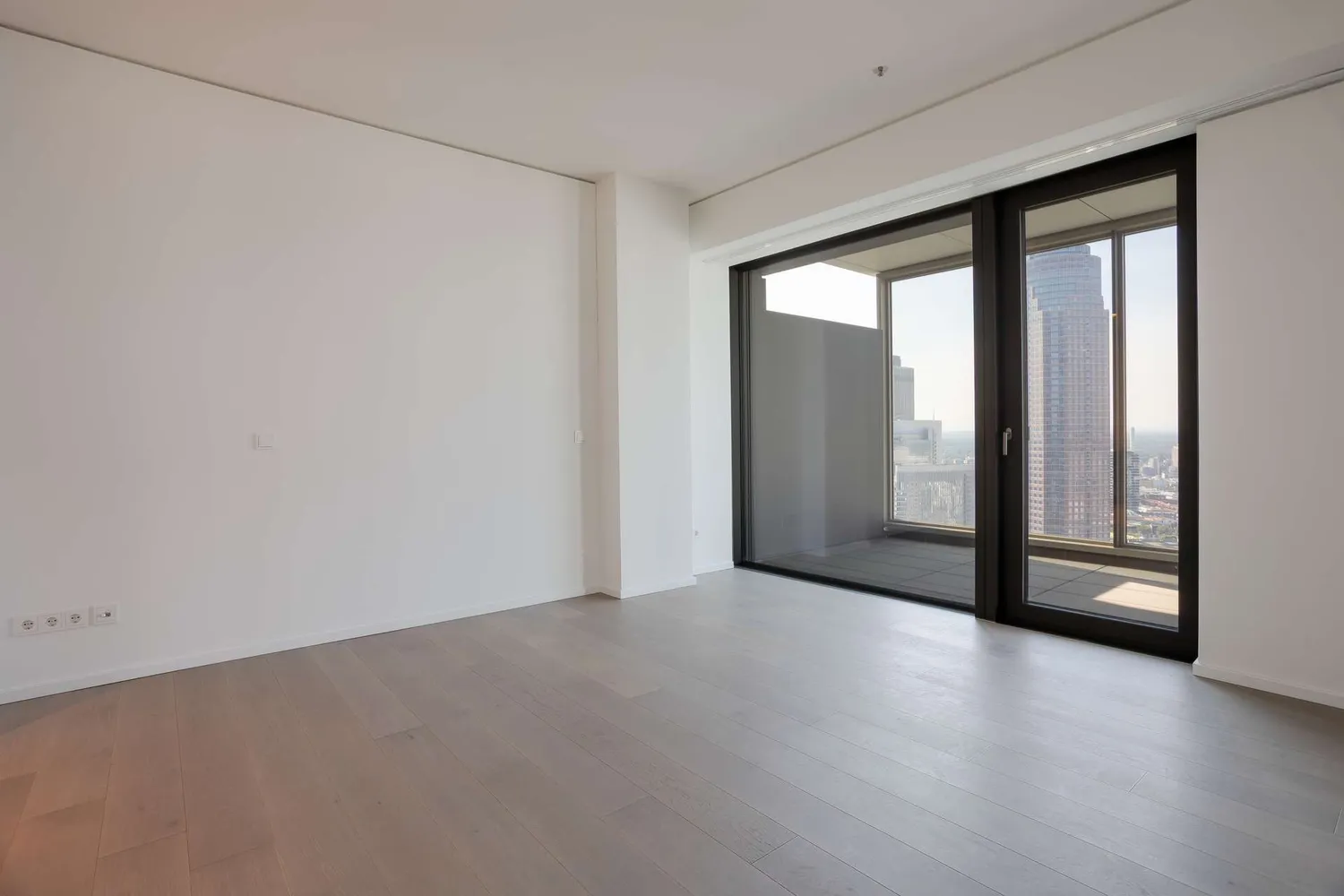 2 Zimmer Wohnung mit 104 m² in Frankfurt am Main – Bild 3