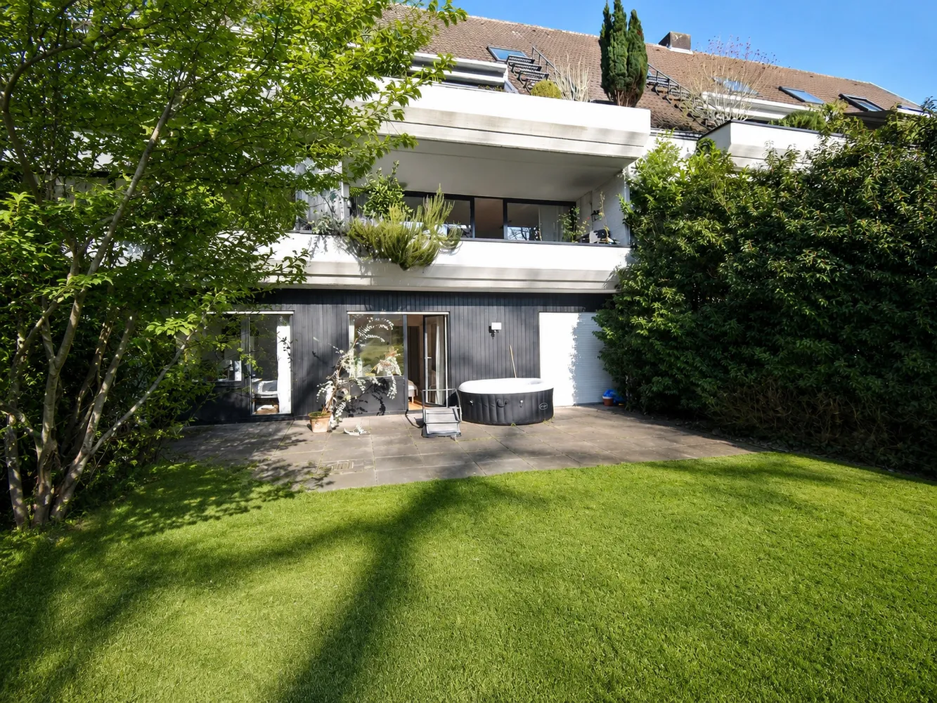 5 Zimmer Wohnung mit 181 m² in Düsseldorf – Bild 1