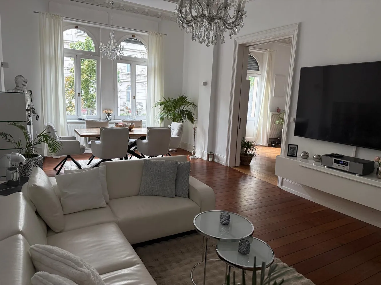 4 Zimmer Wohnung mit 124 m² in Wiesbaden – Bild 1