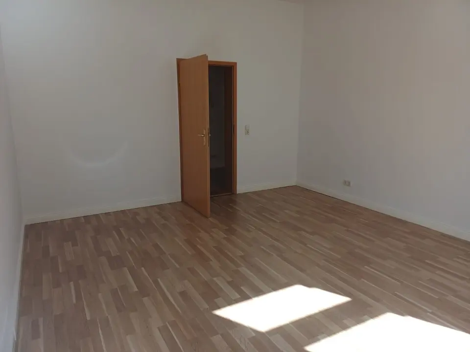 2 Zimmer Wohnung mit 72 m² in Zeitz – Bild 1