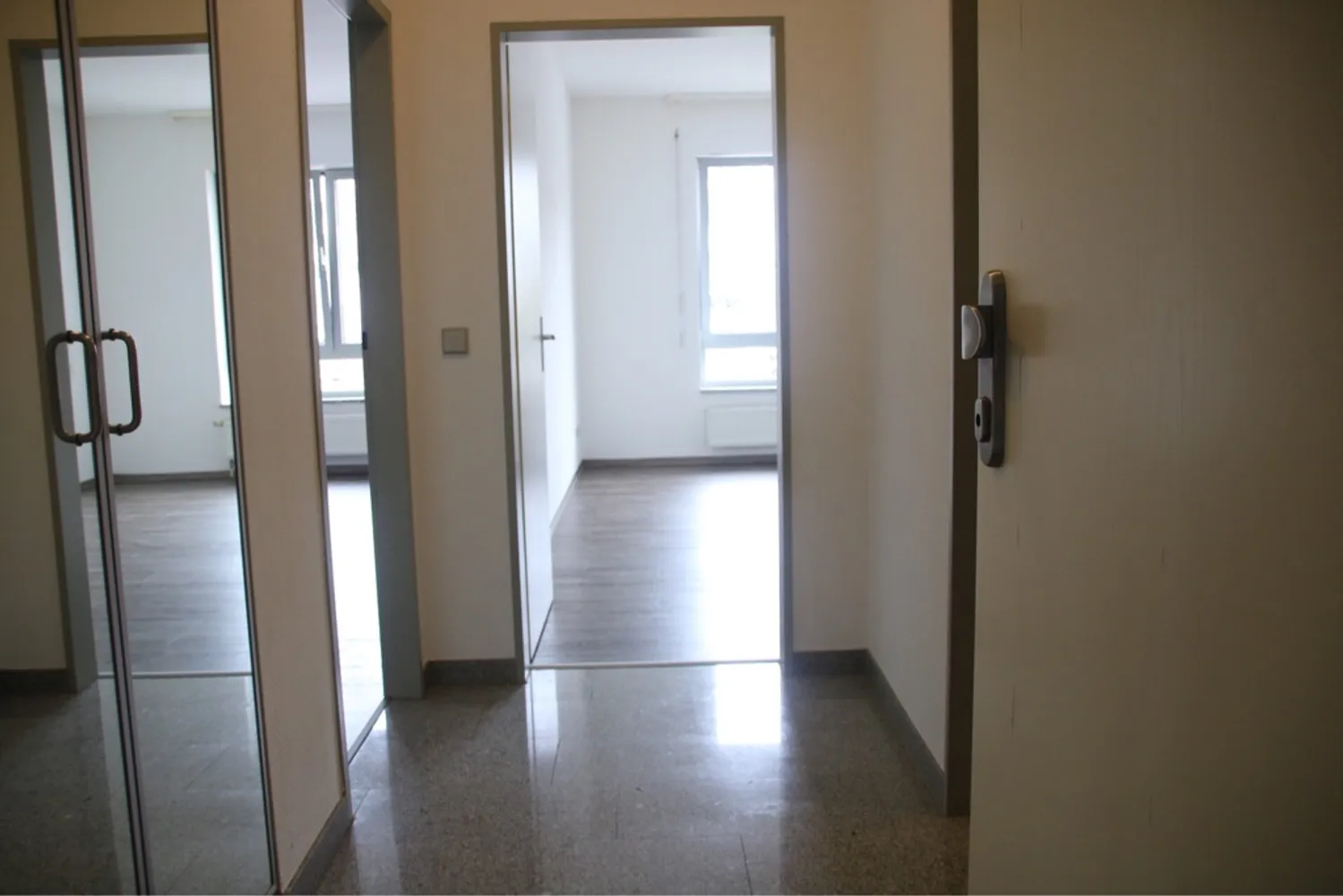 2 Zimmer Wohnung mit 93 m² in Saarbrücken – Bild 6